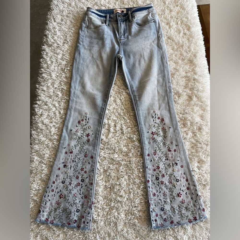 Driftwood roxy jeans, kick flare, flower detail, W - 24, L - 26